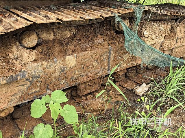 右侧履带整体(行走机构) 右侧履带整体(行走机构)