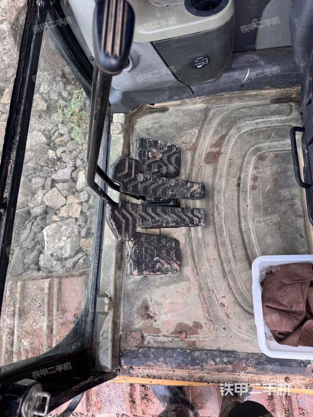 后窗玻璃角標（駕駛室部分）