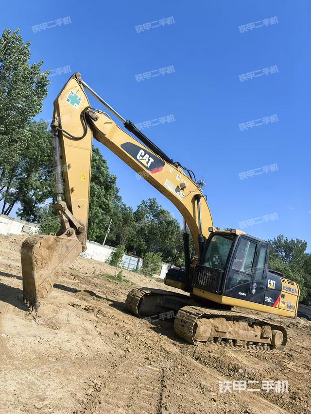 驾驶室顶部（整机外观）