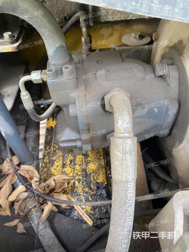 液压泵舱室正面整体(整机外观) 液压泵舱室正面整体(整机外观)