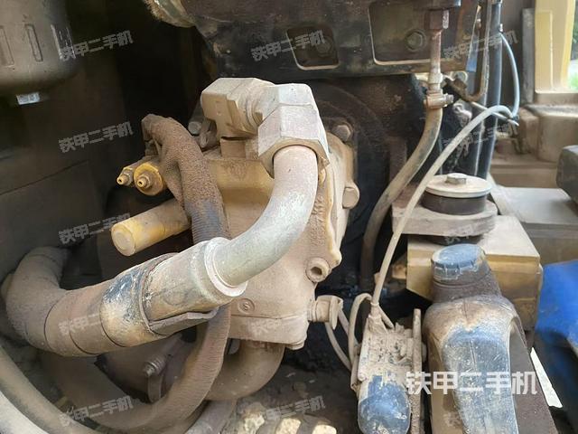 液压泵舱室正面整体(整机外观) 液压泵舱室正面整体(整机外观)