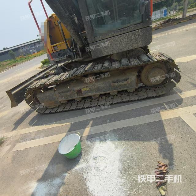 单侧履带整体(整机外观) 单侧履带整体(整机外观)