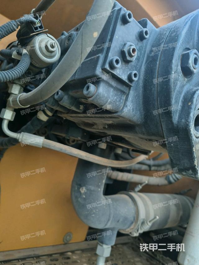 液壓泵艙室正面整體(整機外觀) 液壓泵艙室正面整體(整機外觀)