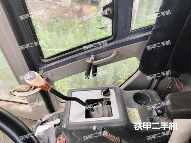 驾驶室操作台(设备外观及核心部件) 驾驶室操作台(设备外观及核心部件)