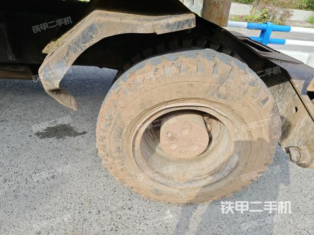 左导向轮(行走机构) 左导向轮(行走机构)