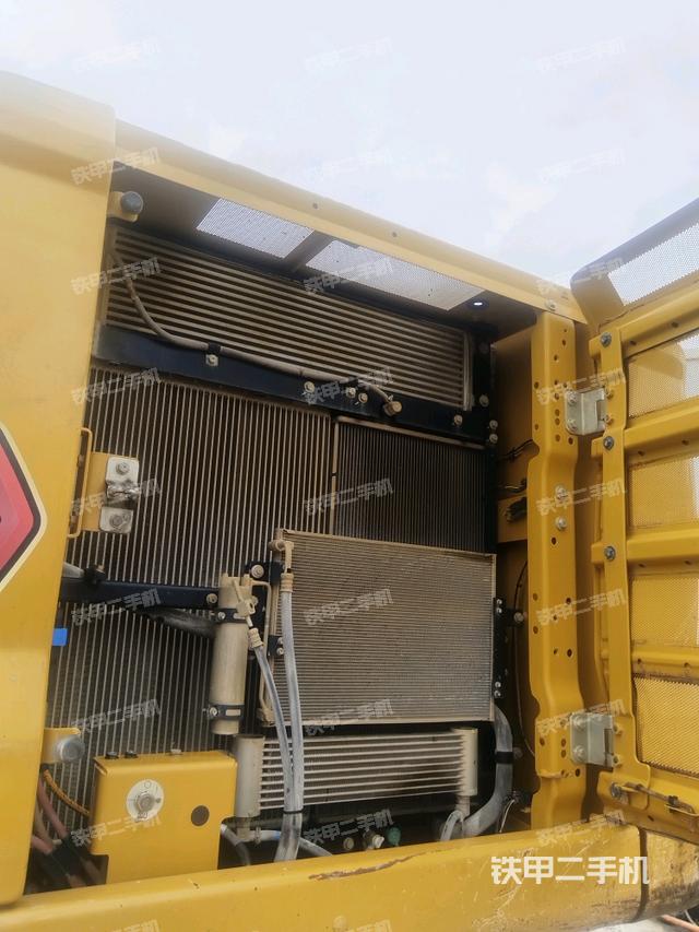 散热器正面(大件舱室) 散热器正面(大件舱室)