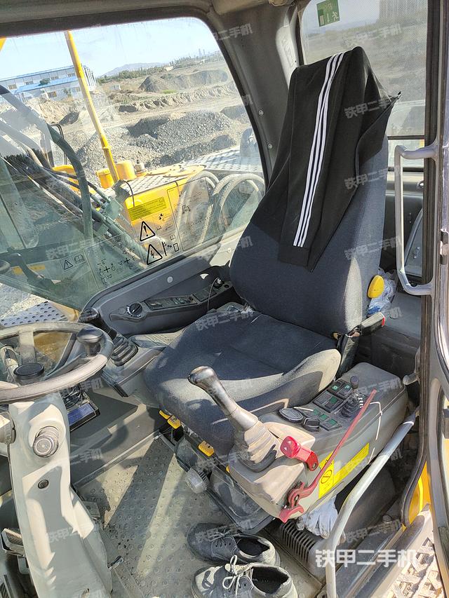 驾驶室整体(整机外观) 驾驶室整体(整机外观)