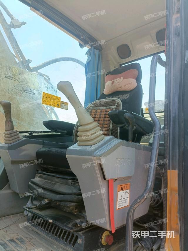 驾驶室整体(整机外观) 驾驶室整体(整机外观)