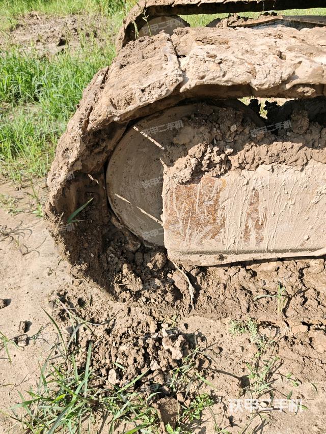 右侧履带整体(行走机构) 右侧履带整体(行走机构)