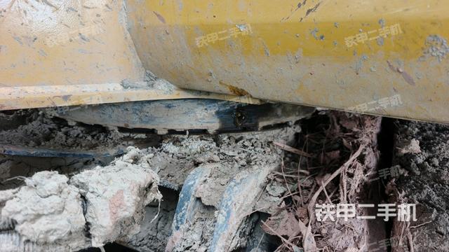 转盘和下车架正前(工作和回转装置) 转盘和下车架正前(工作和回转装置)