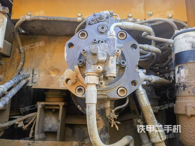 液压泵舱室正面整体(整机外观) 液压泵舱室正面整体(整机外观)