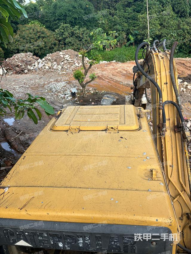 驾驶室顶部(整机外观) 驾驶室顶部(整机外观)