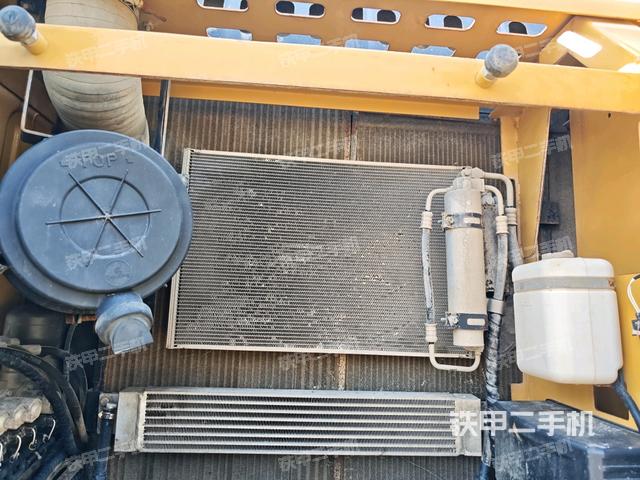 散热器正面(大件舱室) 散热器正面(大件舱室)