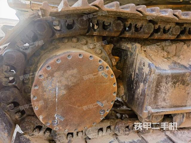 单侧履带整体(整机外观) 单侧履带整体(整机外观)