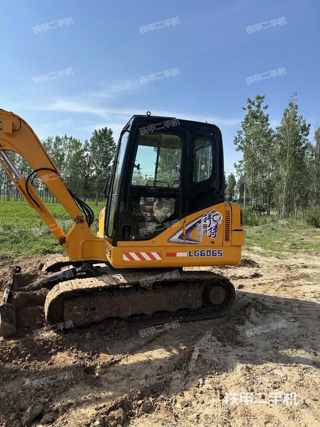 駕駛室整體（整機(jī)外觀）