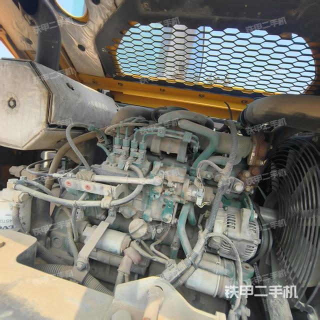 发动机整体俯视(整机外观) 发动机整体俯视(整机外观)