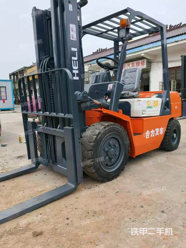 整机右侧（设备外观及核心部件）