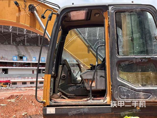 驾驶室整体(整机外观) 驾驶室整体(整机外观)