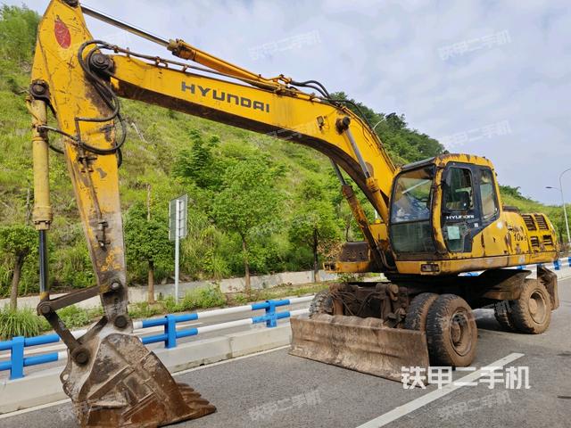 現(xiàn)代R210W-5挖掘機