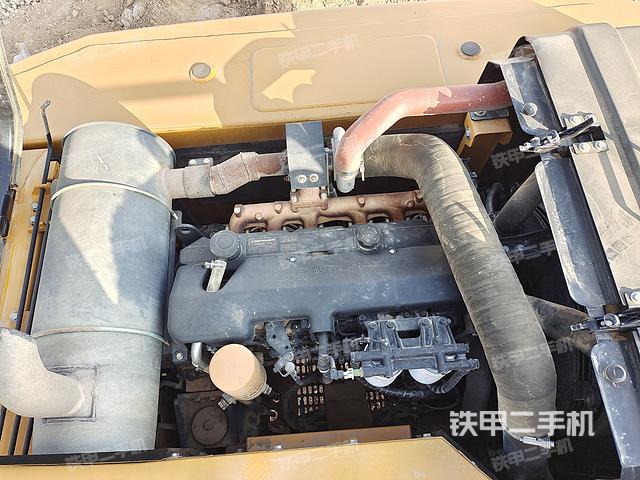 驾驶室顶部(整机外观) 驾驶室顶部(整机外观)