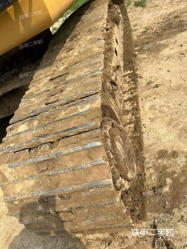 单侧履带整体(整机外观) 单侧履带整体(整机外观)