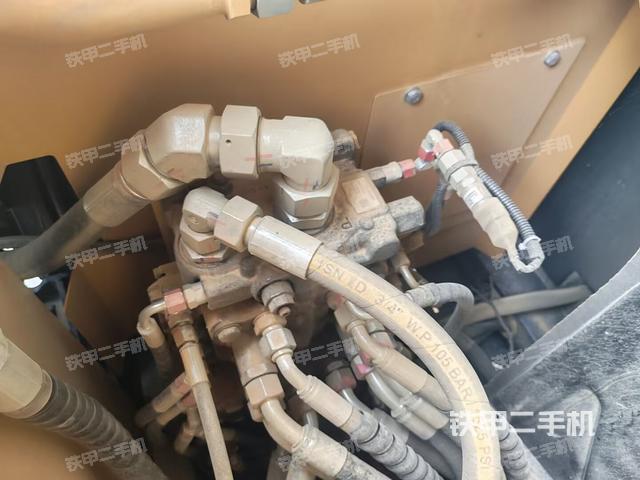 回轉(zhuǎn)馬達和主控閥（整機外觀）