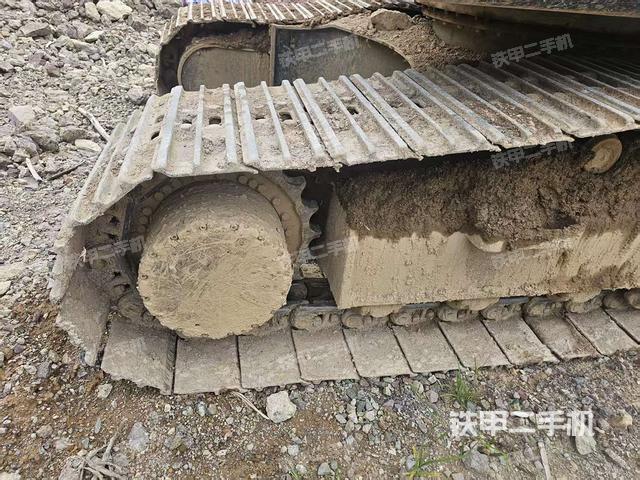 单侧履带整体(整机外观) 单侧履带整体(整机外观)