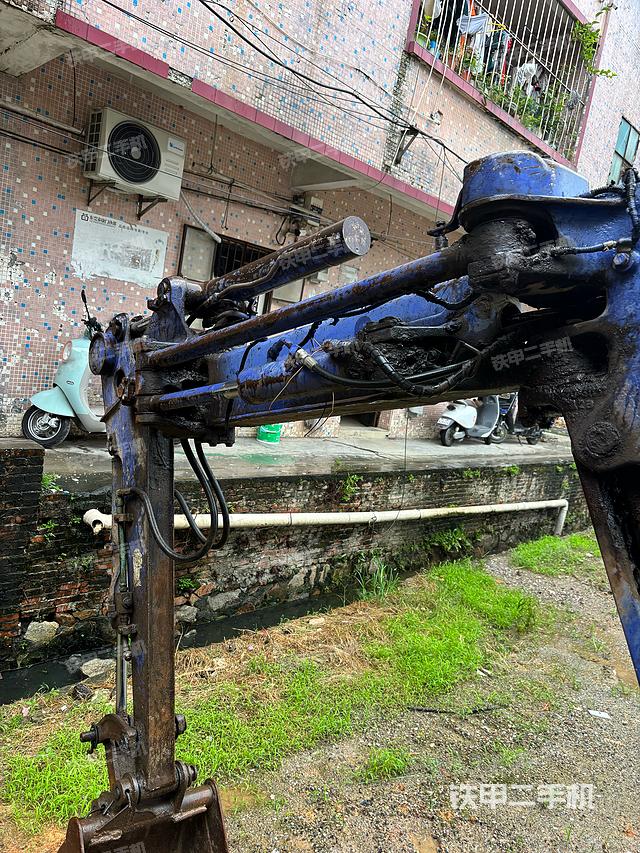 回转马达和主控阀（整机外观）