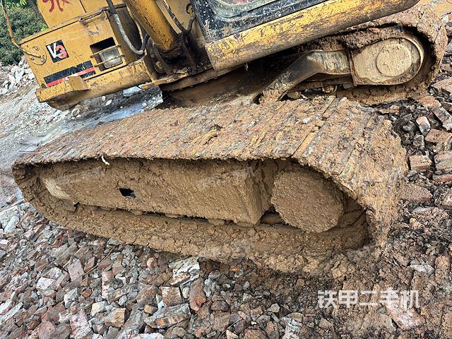 单侧履带整体(整机外观) 单侧履带整体(整机外观)