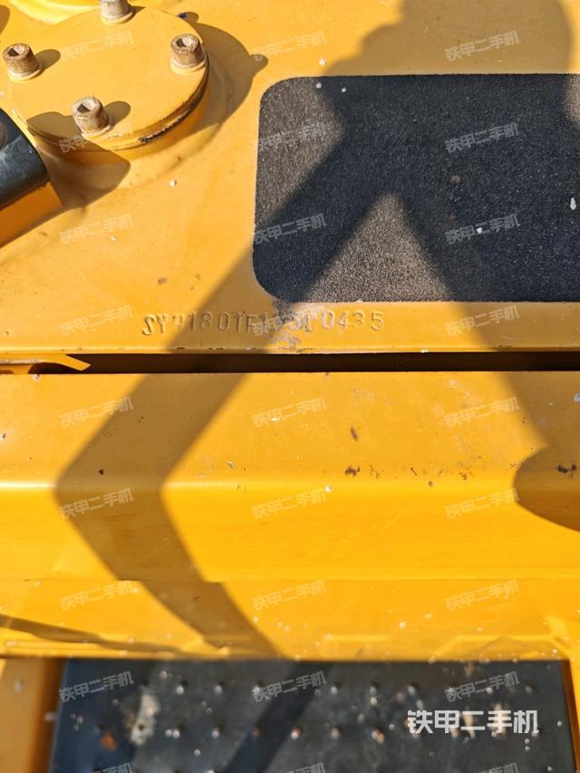 大臂根部 斜视(工作和回转装置) 大臂根部 斜视(工作和回转装置)