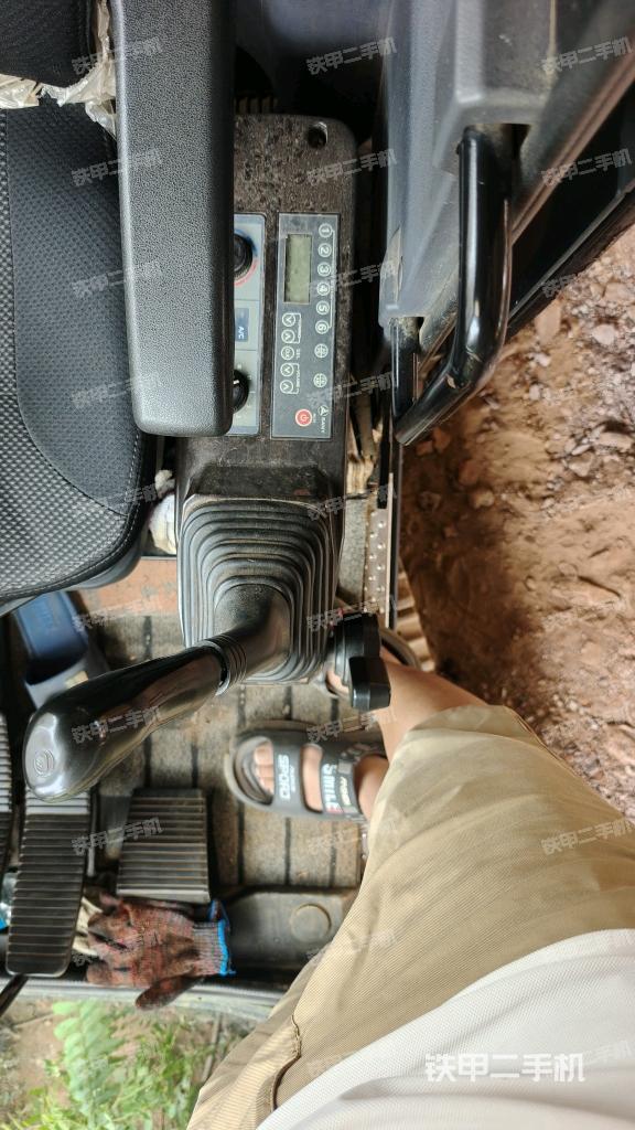 座椅左侧控制台/音响/含左手柄(驾驶室部分) 座椅左侧控制台/音响/含左手柄(驾驶室部分)