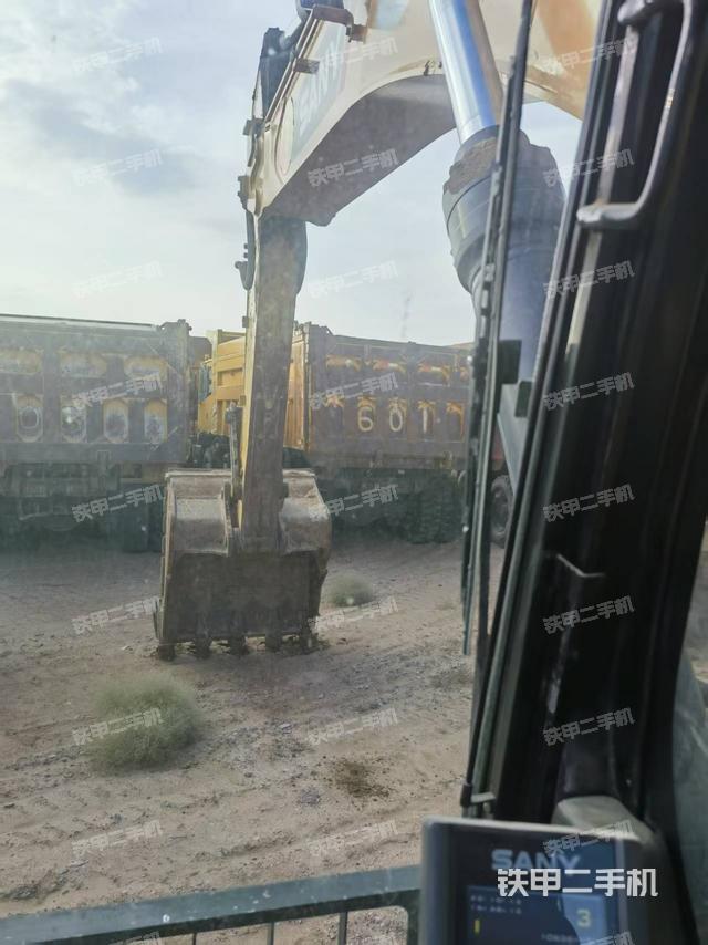 驾驶室整体(整机外观) 驾驶室整体(整机外观)