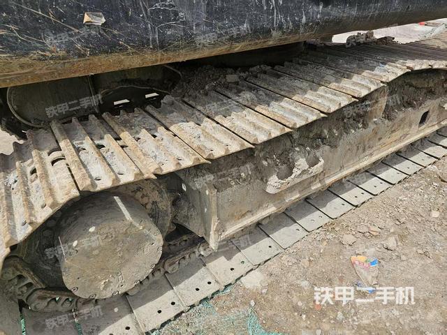 单侧履带整体(整机外观) 单侧履带整体(整机外观)