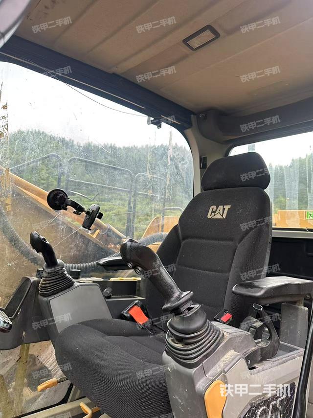 驾驶室整体(整机外观) 驾驶室整体(整机外观)