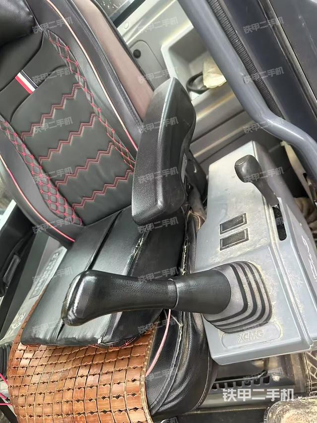 驾驶室整体(整机外观) 驾驶室整体(整机外观)