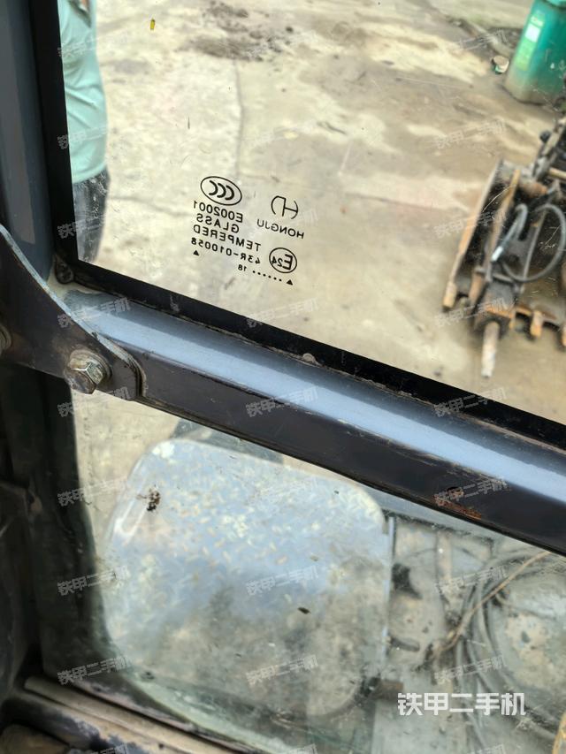 后窗玻璃角标(驾驶室部分) 后窗玻璃角标(驾驶室部分)