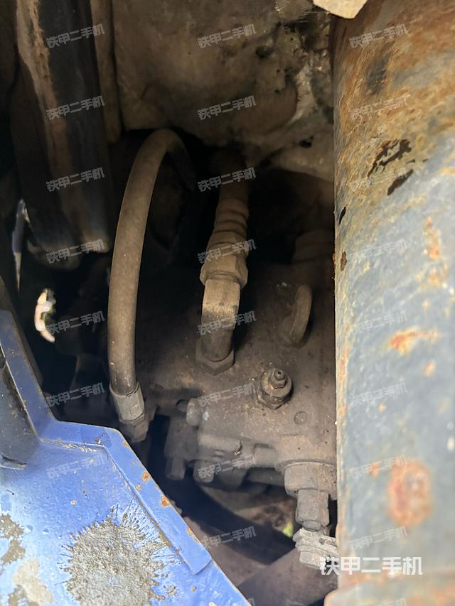 液压泵舱室正面整体（整机外观）