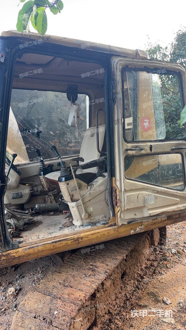 驾驶室整体(整机外观) 驾驶室整体(整机外观)