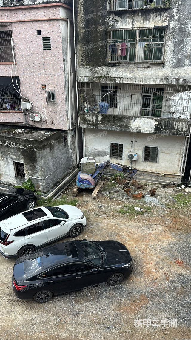 驾驶室顶部（整机外观）