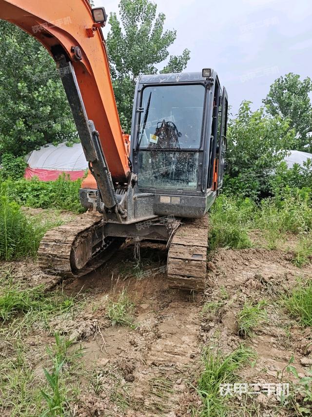 小臂整体左后(工作和回转装置) 小臂整体左后(工作和回转装置)