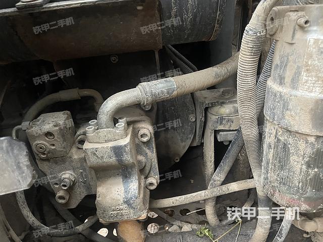 液压泵舱室正面整体（整机外观）