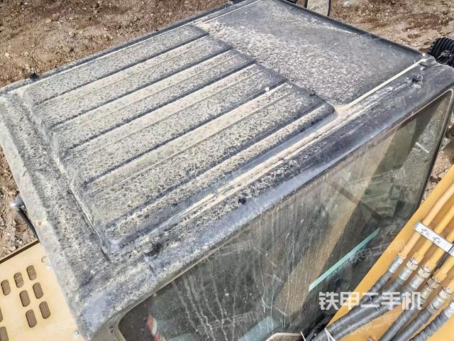 駕駛室頂部（整機外觀）