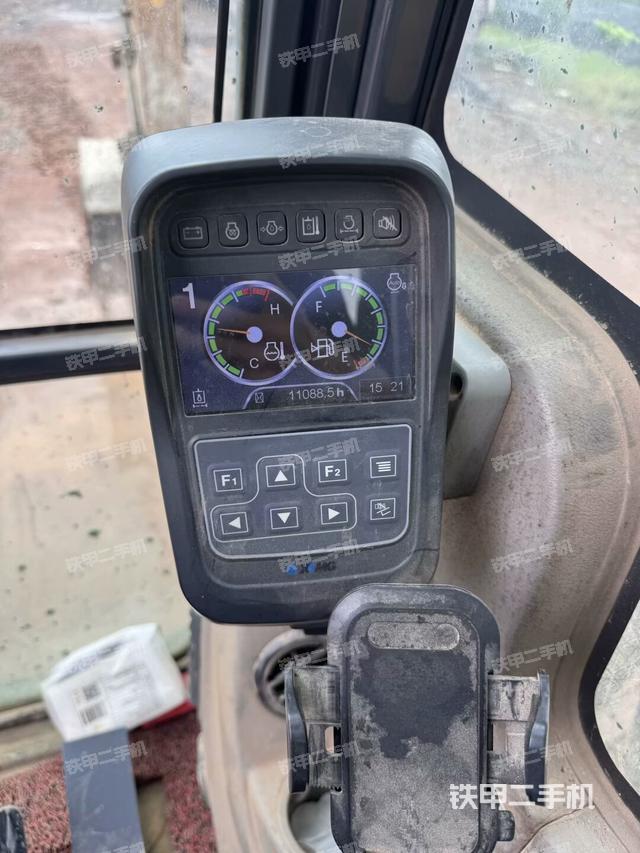 显示屏 (驾驶室部分) 显示屏 (驾驶室部分)