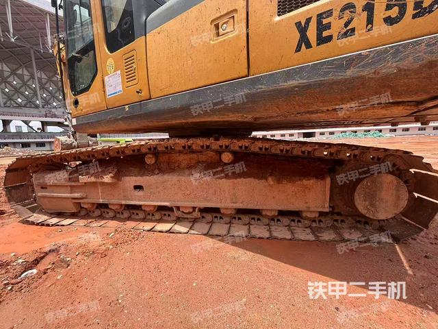 单侧履带整体(整机外观) 单侧履带整体(整机外观)