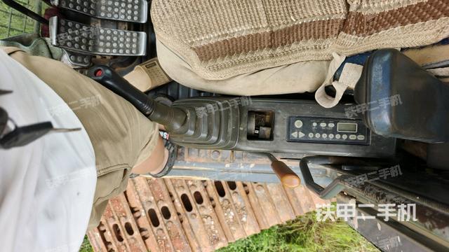 座椅左侧控制台/音响/含左手柄(驾驶室部分) 座椅左侧控制台/音响/含左手柄(驾驶室部分)