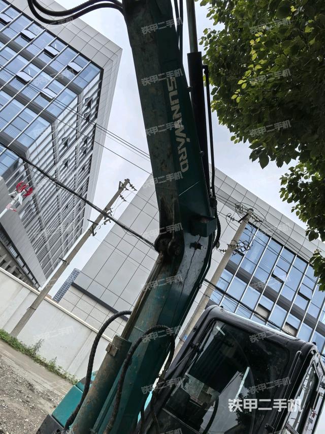 大臂整体 右侧(工作和回转装置) 大臂整体 右侧(工作和回转装置)