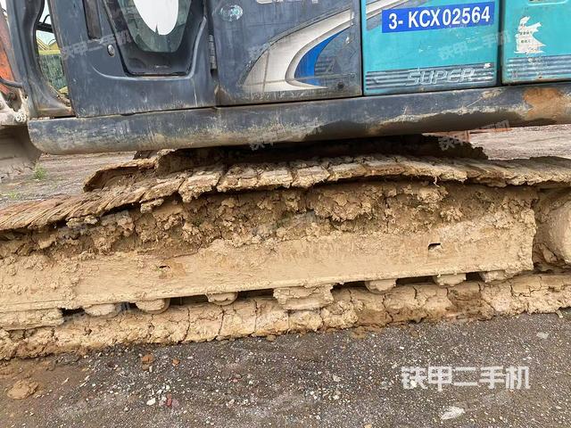 单侧履带整体(整机外观) 单侧履带整体(整机外观)