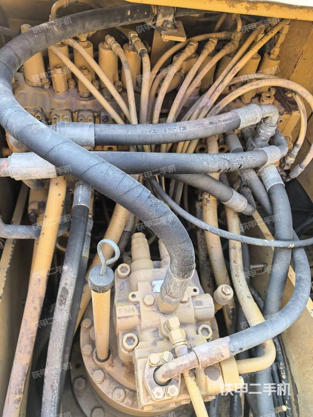 回转马达和主控阀（整机外观）