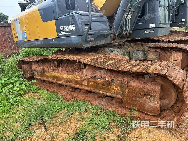 单侧履带整体(整机外观) 单侧履带整体(整机外观)