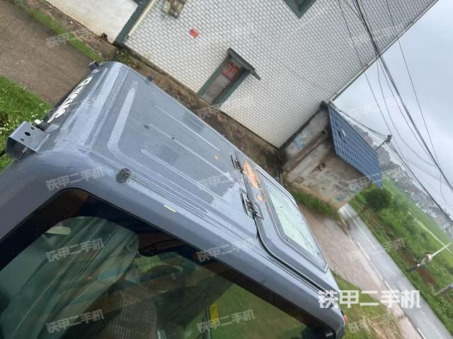 驾驶室顶部(整机外观) 驾驶室顶部(整机外观)